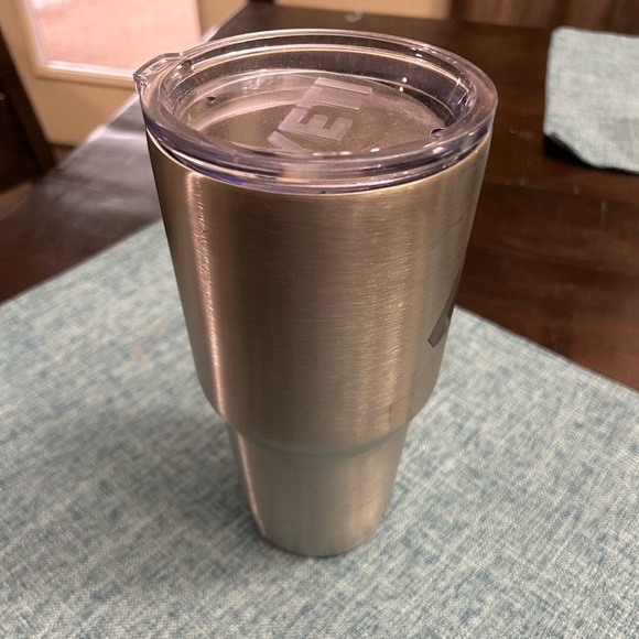 Yeti Rambler 30 oz. New - Picture 1 of 4